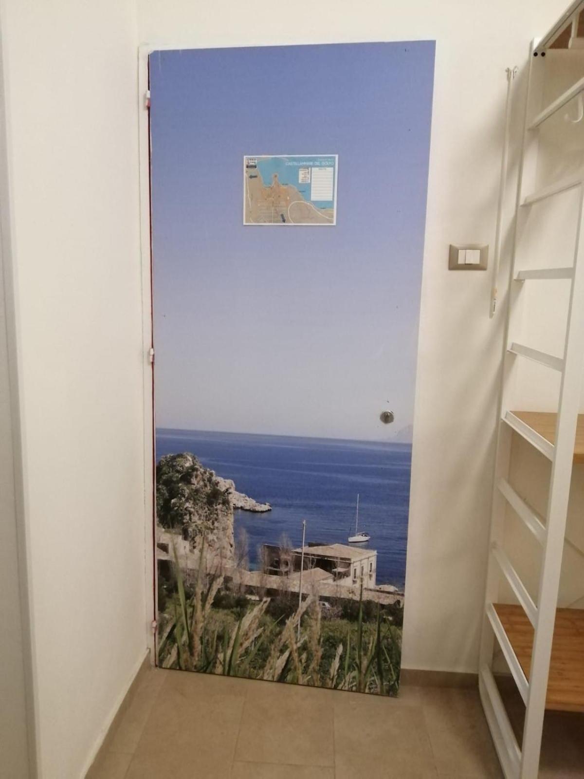 Domus Case Vacanze Civico Del Mare 카스텔라마레델골포 외부 사진